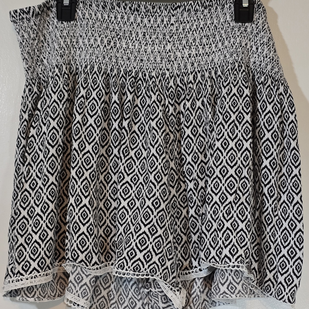 Torrid Black and White High Waist Shorts - Picture 2 of 4